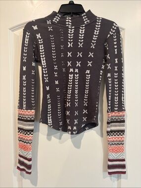 Free People Wonderful Swit Charcoal Gray Patterned Waffle Knit Top